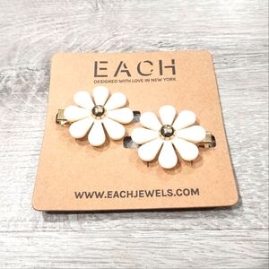 EACH | White Flower Hair Clips